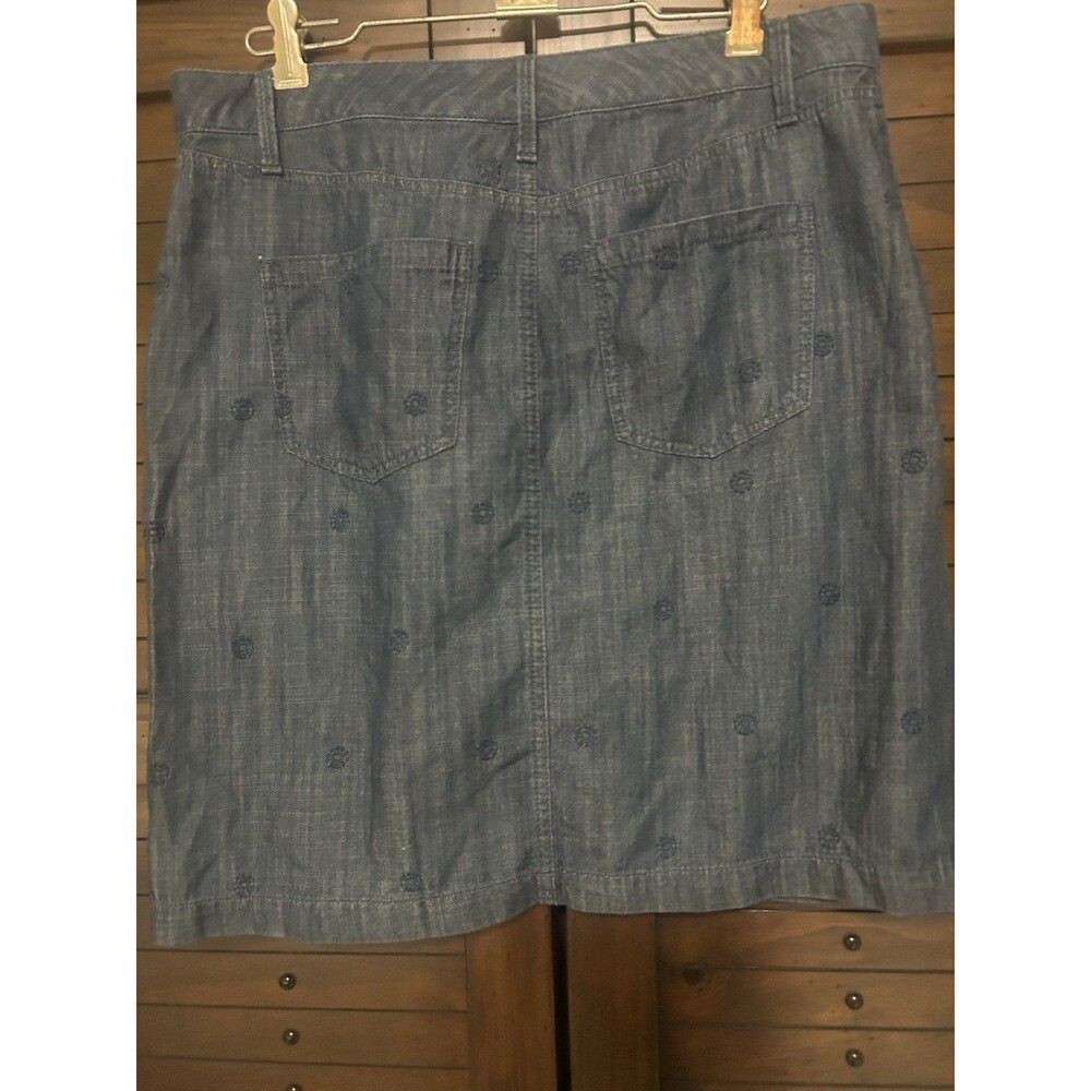 Talbots Chambray Skirt Embroidered Daisies Sz 8 Preppy Vacation Office Versatile - Picture 4 of 10